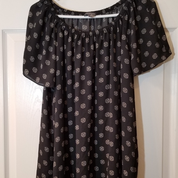 Vince Camuto Blouse Top Size Medium Off the Shoulder - Picture 2 of 5